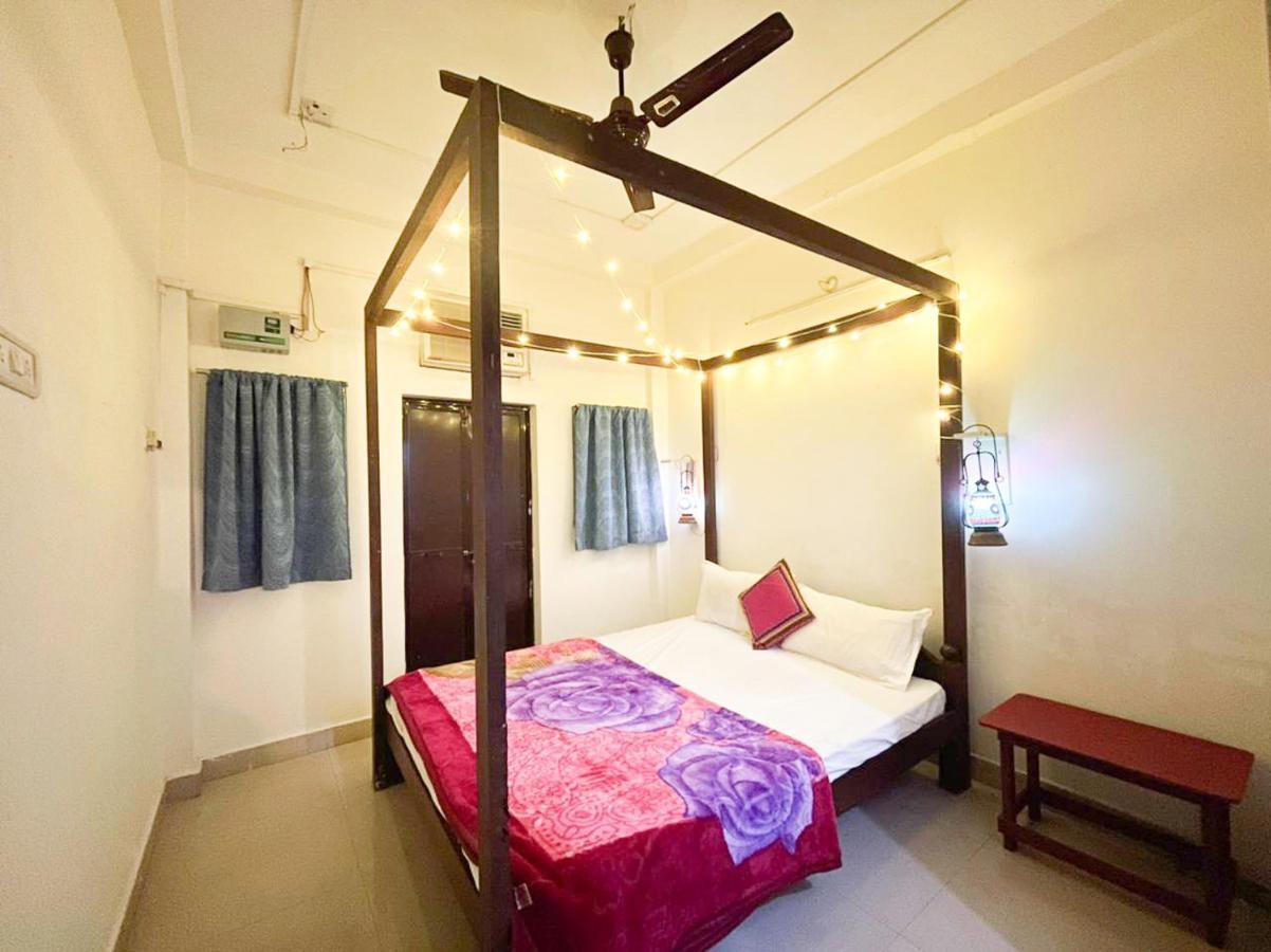 Madsquad Varanasi - Dorms & Rooms Exterior photo